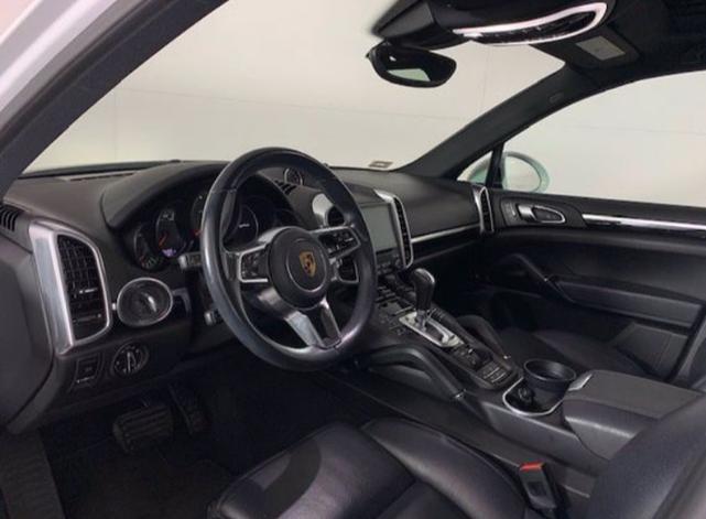 Photo of 2017 White Porsche Cayenne