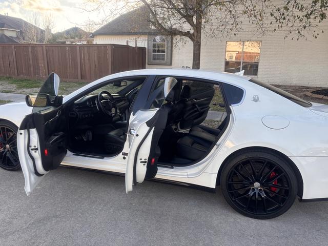 Photo of 2014 White Maserati Quattroporte