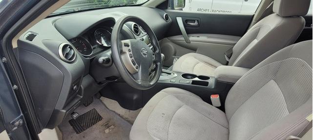 Photo of 2012 Gray Nissan Rogue