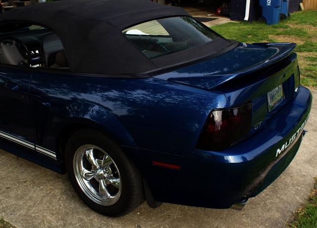Photo of 2000 Blue Ford Mustang