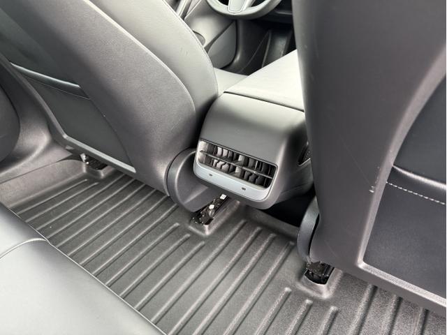 Photo of 2021 White Tesla Model 3