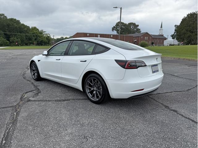 Photo of 2021 White Tesla Model 3