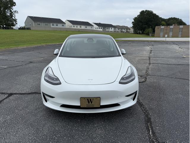 Photo of 2021 White Tesla Model 3