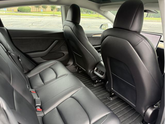 Photo of 2021 White Tesla Model 3