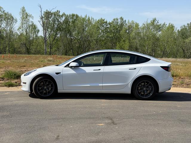 Photo of 2021 White Tesla Model 3