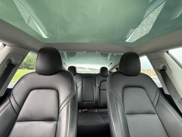 Photo of 2021 White Tesla Model 3