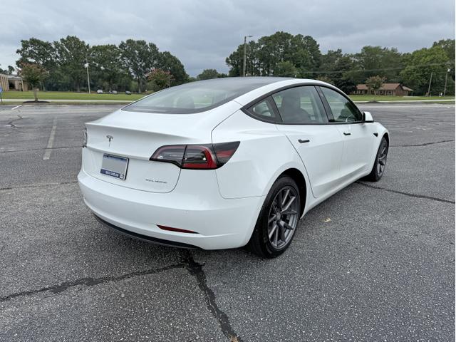 Photo of 2021 White Tesla Model 3