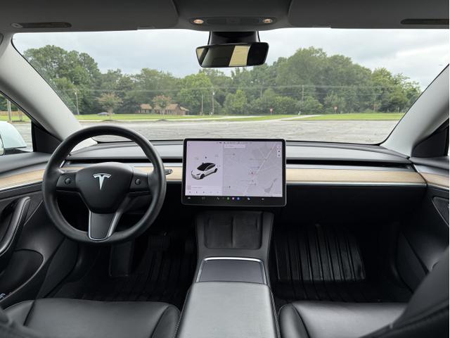 Photo of 2021 White Tesla Model 3