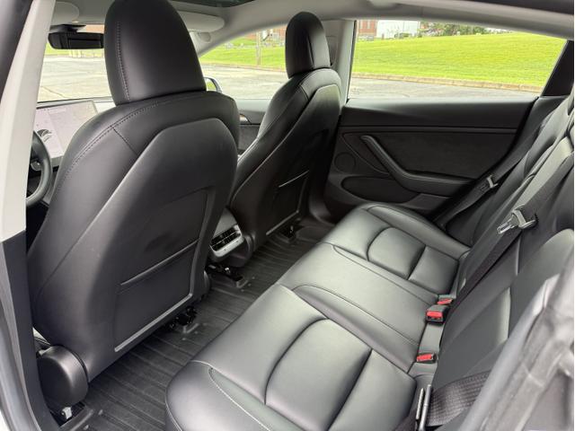 Photo of 2021 White Tesla Model 3