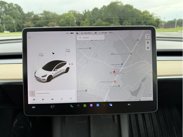 Photo of 2021 White Tesla Model 3
