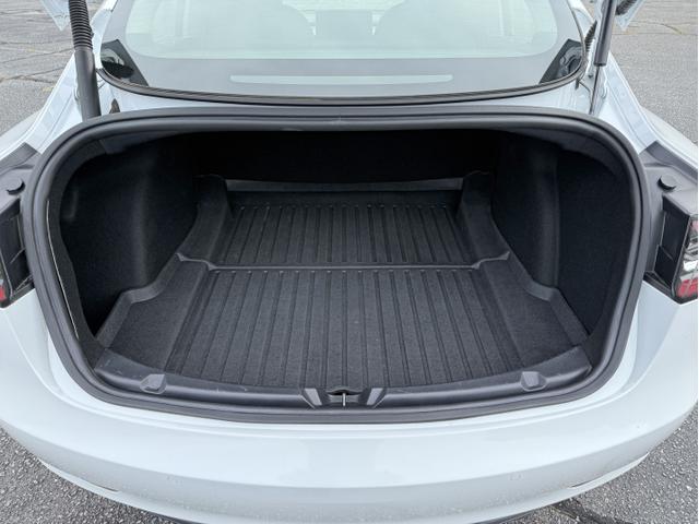 Photo of 2021 White Tesla Model 3