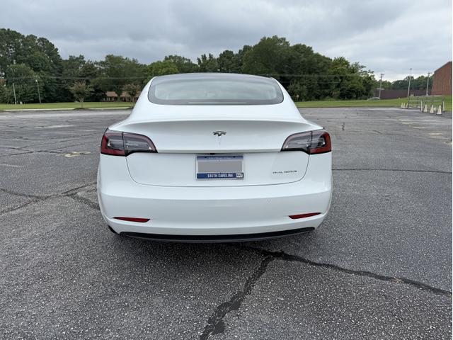 Photo of 2021 White Tesla Model 3