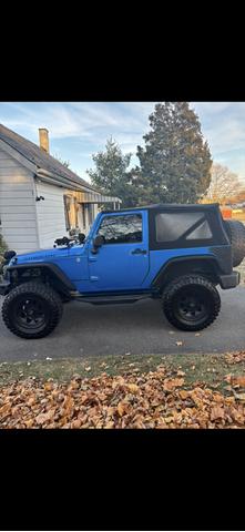 Photo of 2015 Blue Jeep Wrangler