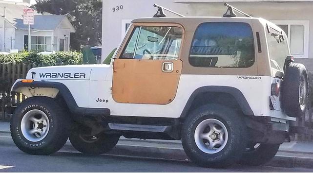 Photo of 1995 White Jeep Wrangler