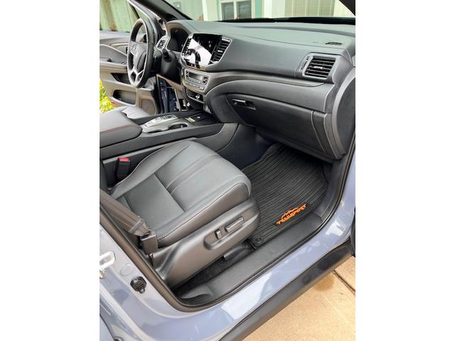 Photo of 2024 Gray Honda Passport