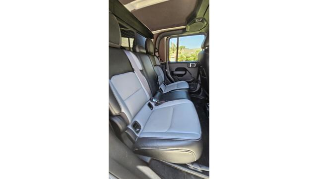 Photo of 2021 Gray Jeep Gladiator