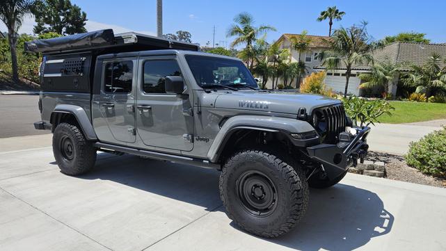 Photo of 2021 Gray Jeep Gladiator