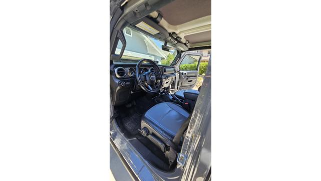 Photo of 2021 Gray Jeep Gladiator