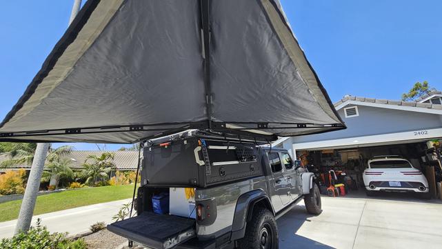 Photo of 2021 Gray Jeep Gladiator
