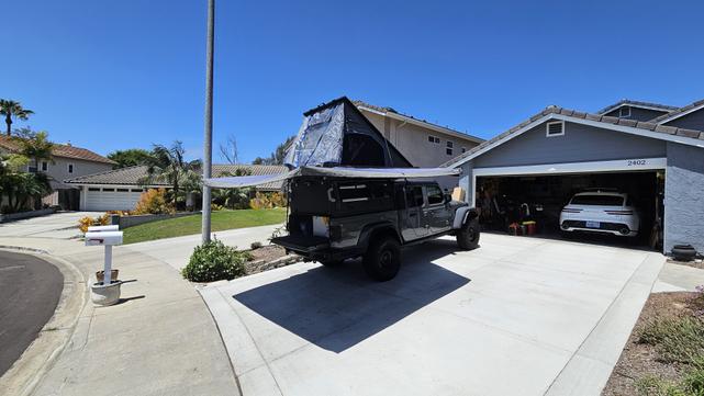 Photo of 2021 Gray Jeep Gladiator