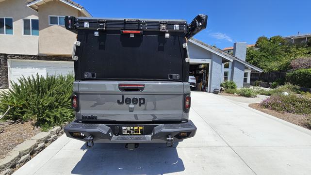 Photo of 2021 Gray Jeep Gladiator