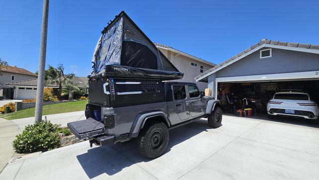 Photo of 2021 Gray Jeep Gladiator