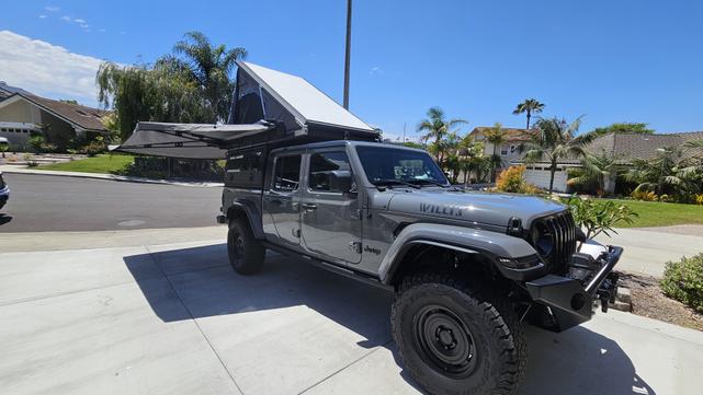 Photo of 2021 Gray Jeep Gladiator
