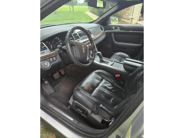Photo of 2010 Silver Lincoln MKS