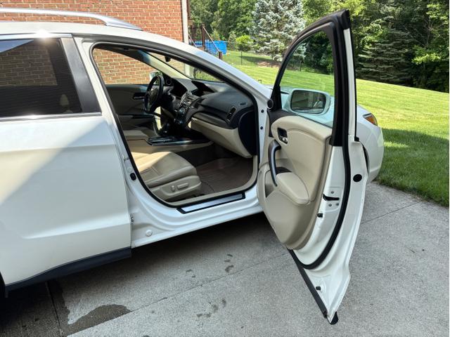 Photo of 2015 White Acura RDX