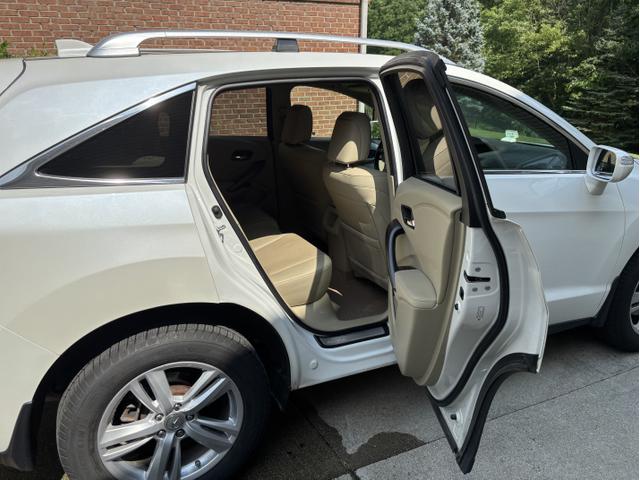 Photo of 2015 White Acura RDX
