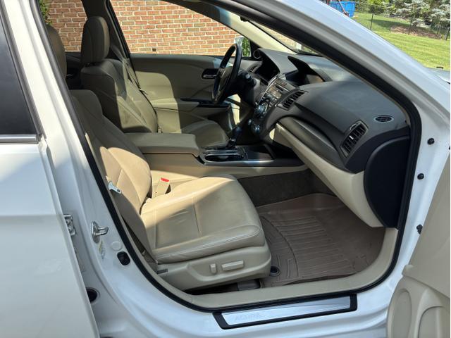 Photo of 2015 White Acura RDX