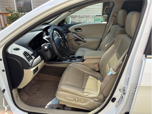 Photo of 2015 White Acura RDX