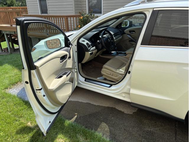 Photo of 2015 White Acura RDX
