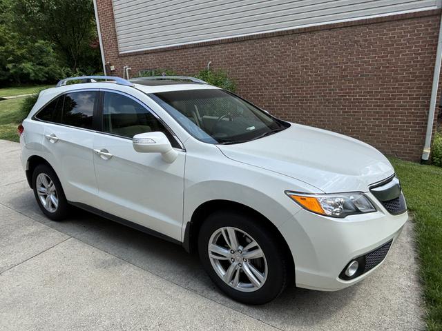 Photo of 2015 White Acura RDX