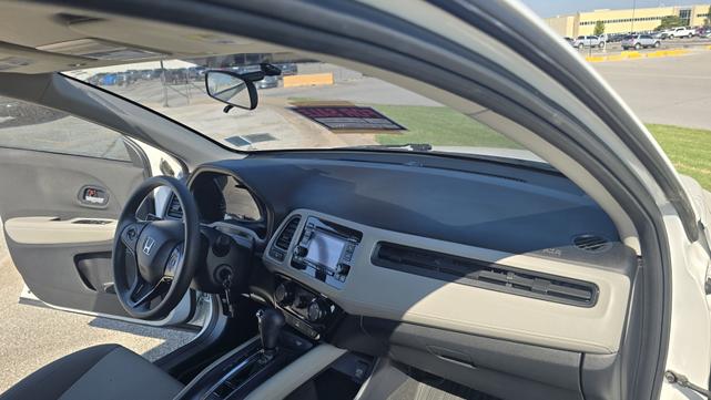 Photo of 2022 White Honda HR-V