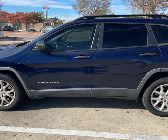 Photo of 2015 Blue Jeep Cherokee