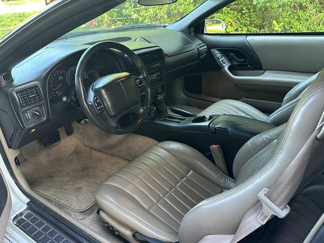 Photo of 2002 White Chevrolet Camaro