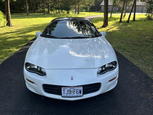 Photo of 2002 White Chevrolet Camaro