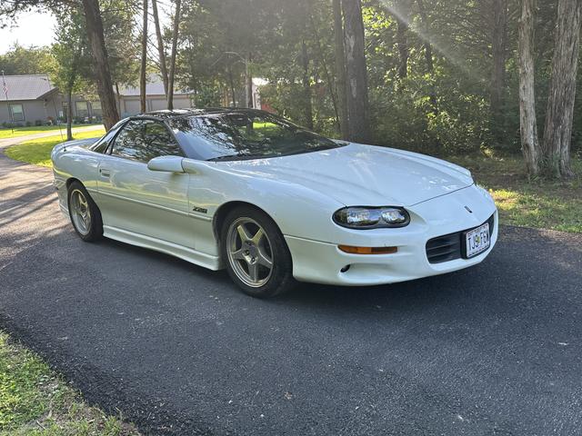 Photo of 2002 White Chevrolet Camaro