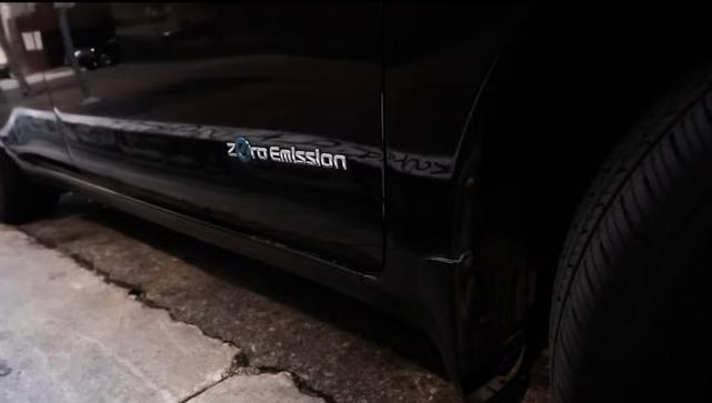 Photo of 2017 Black Nissan Leaf