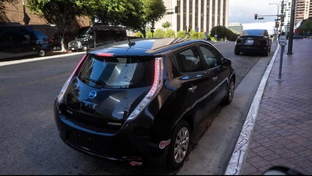 Photo of 2017 Black Nissan Leaf