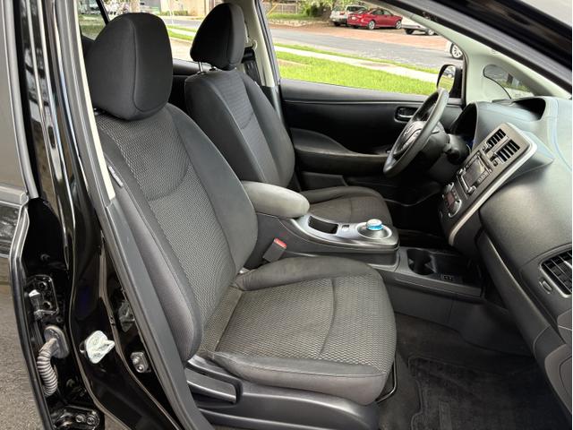 Photo of 2017 Black Nissan Leaf