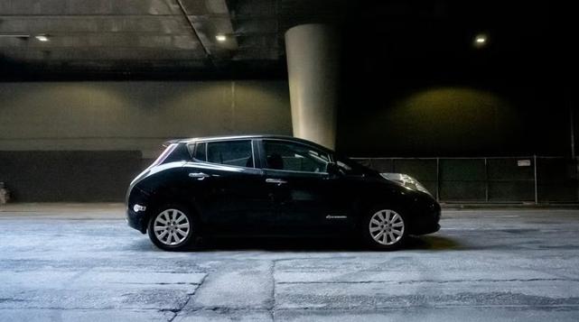 Photo of 2017 Black Nissan Leaf