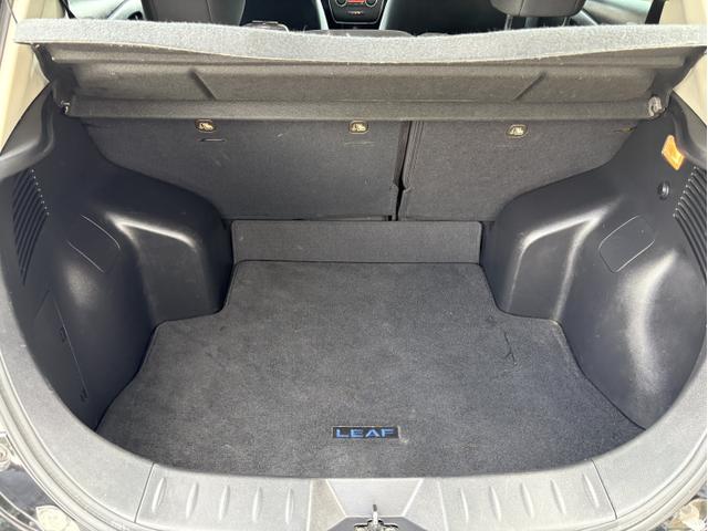 Photo of 2017 Black Nissan Leaf