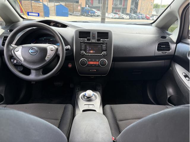 Photo of 2017 Black Nissan Leaf