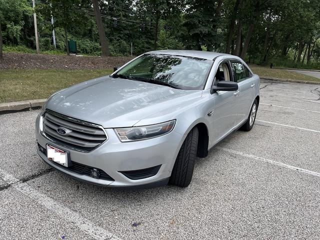 Photo of 2015 Silver Ford Taurus