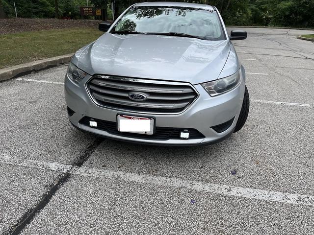 Photo of 2015 Silver Ford Taurus