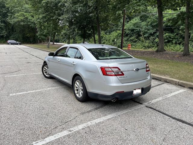 Photo of 2015 Silver Ford Taurus