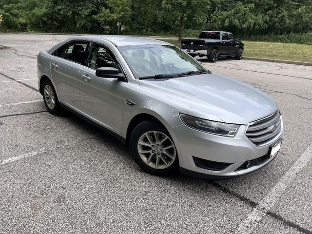Photo of 2015 Silver Ford Taurus