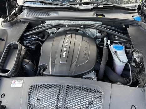 Photo of 2017 Gray Porsche Macan